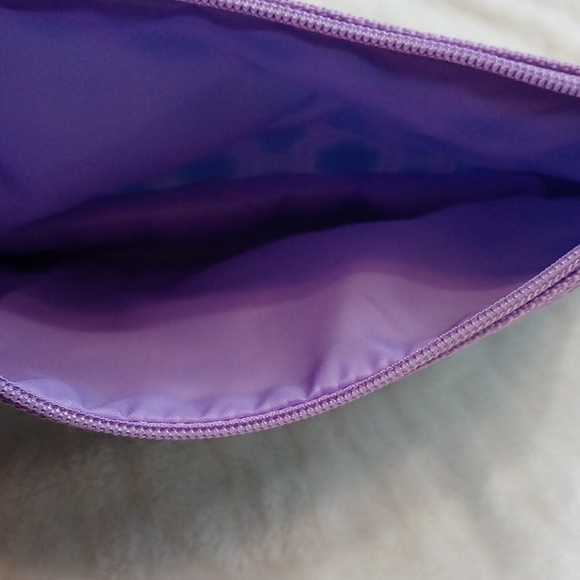 Clinique - Jonathan Alder Make up Pouch - Picture 6 of 6
